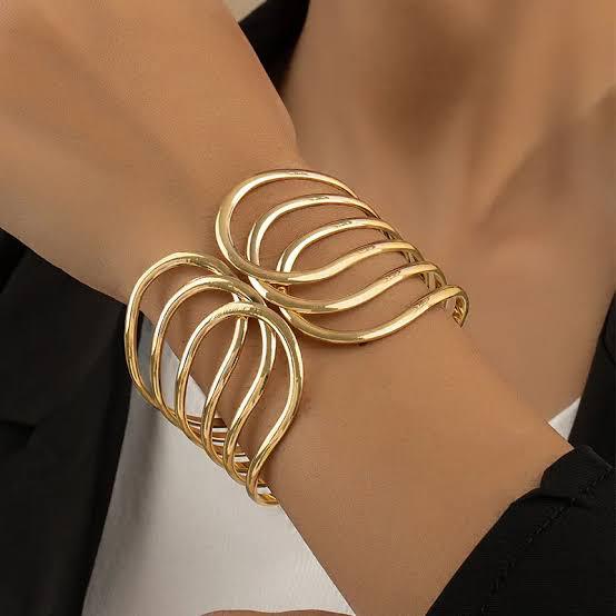 Wave Embrace Sculpted Gold Cuff BR-6