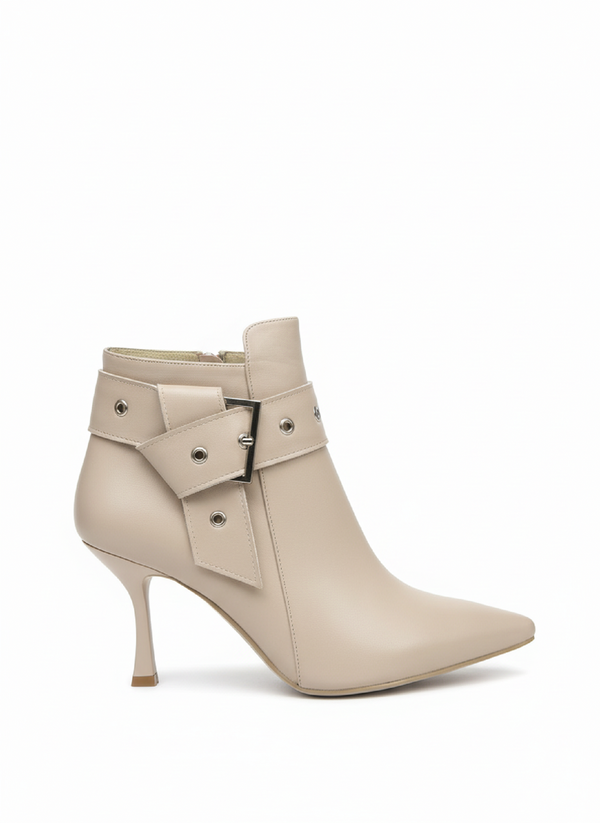 Boot decorated with a stylish buckle R-509 new