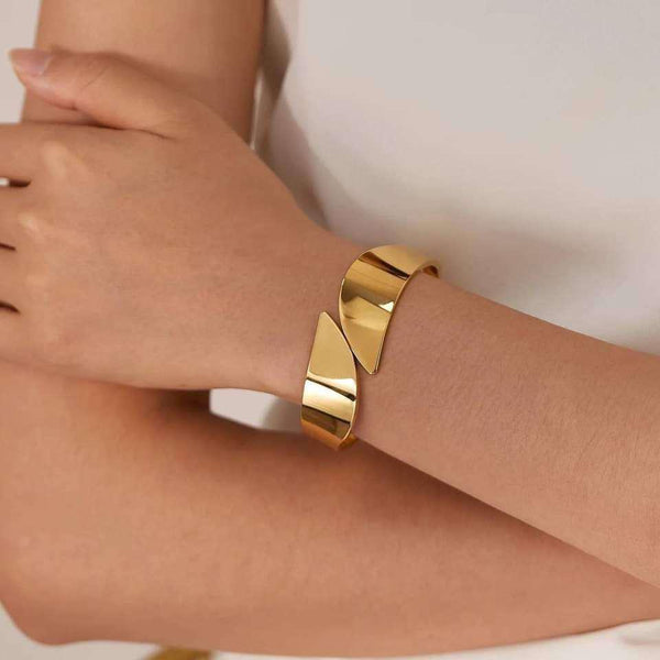 Minimalist Open Gold Cuff with Geometric Design - BR-18
